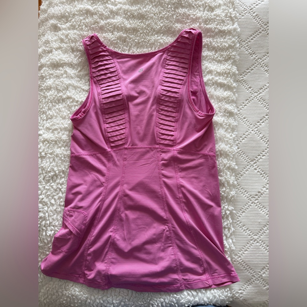 Lululemon athletic top - Picture 2 of 3